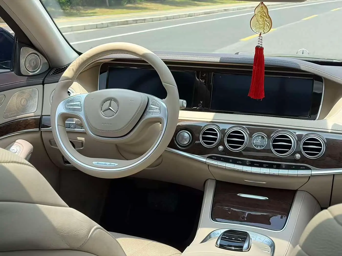 Mercedes-Benz S-Class 2016 — Photo 15/17