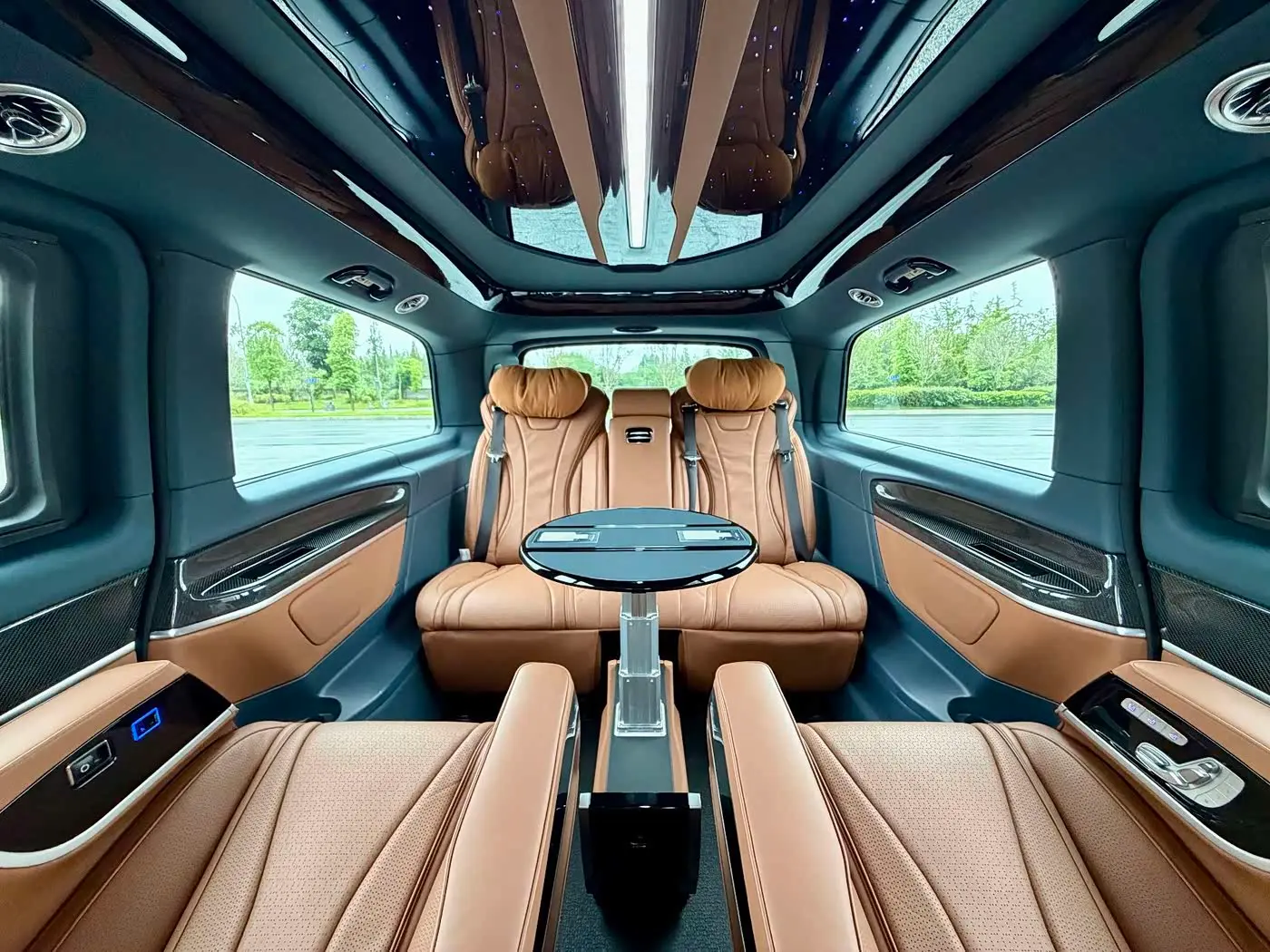 Mercedes-Benz V-Class 2025 — Photo 19/20