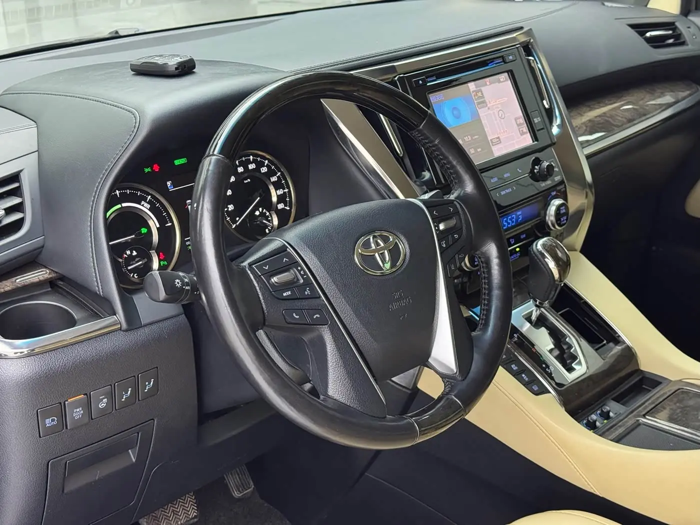 Toyota Vellfire 2020 — Photo 5/18