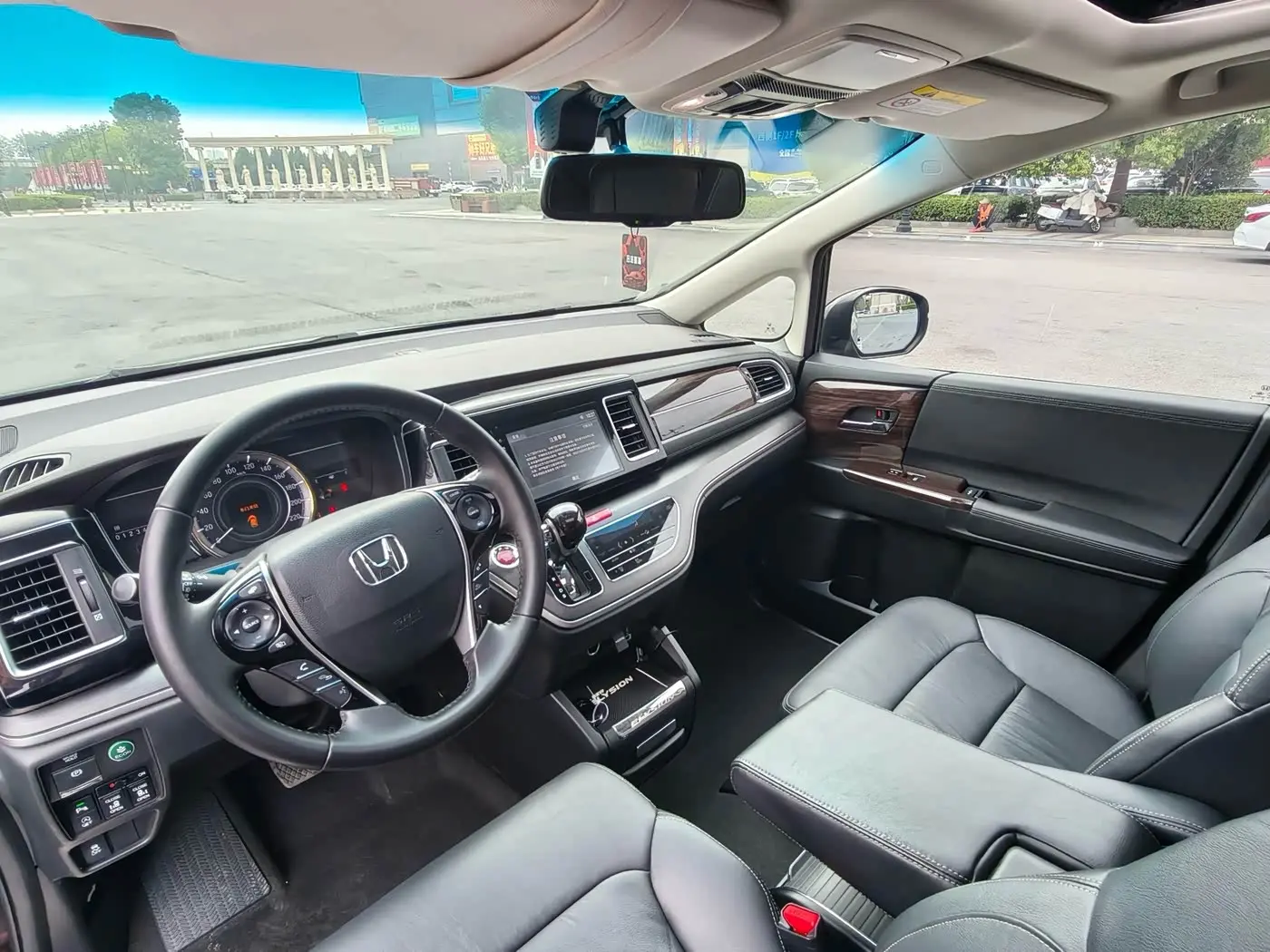 Honda Elysion 2018 — ფოტო 14/20