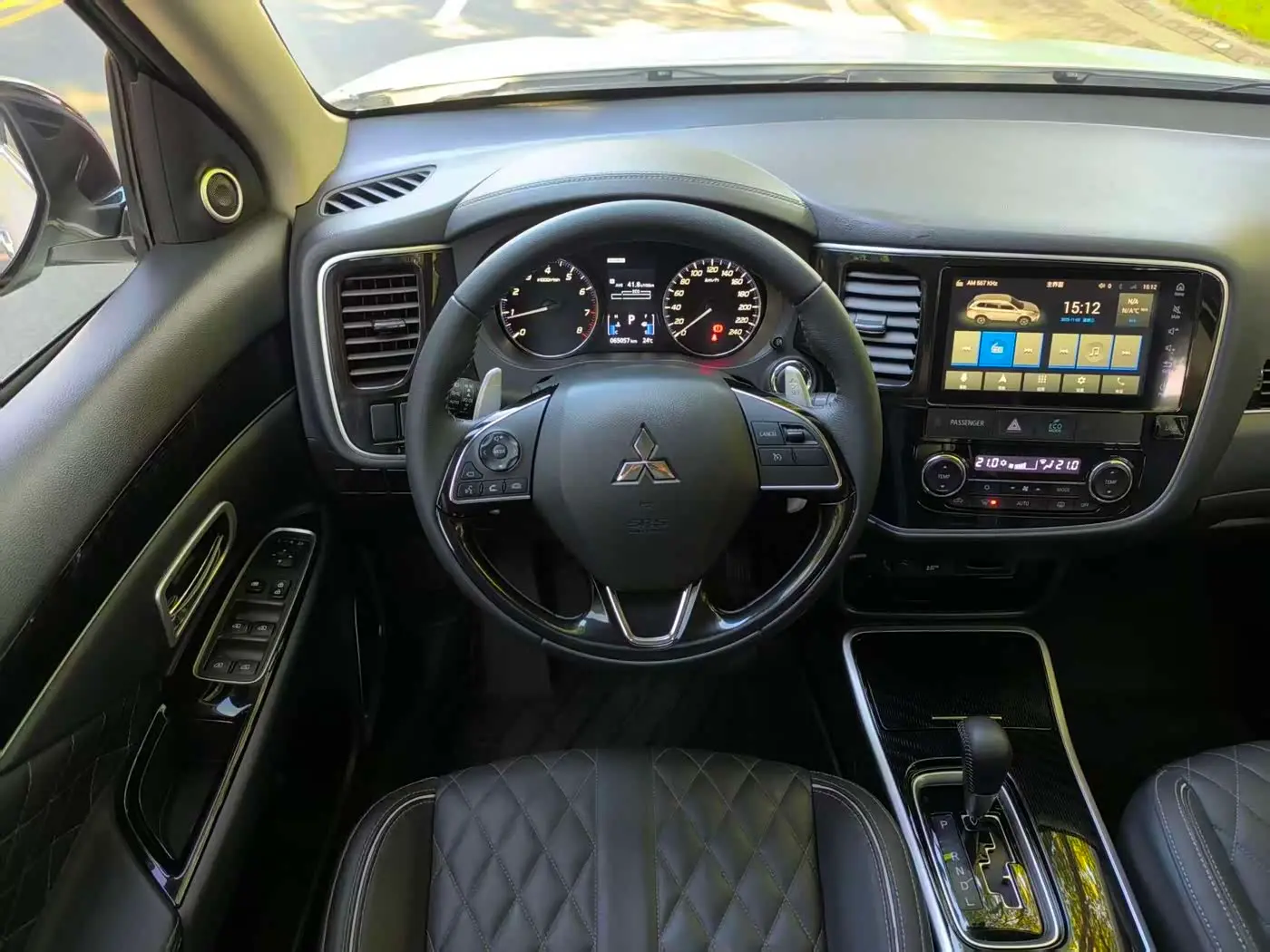 Mitsubishi Outlander 2021 — Photo 14/18