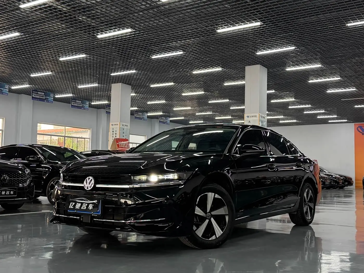 Volkswagen Magotan 2024 — Photo 1/11