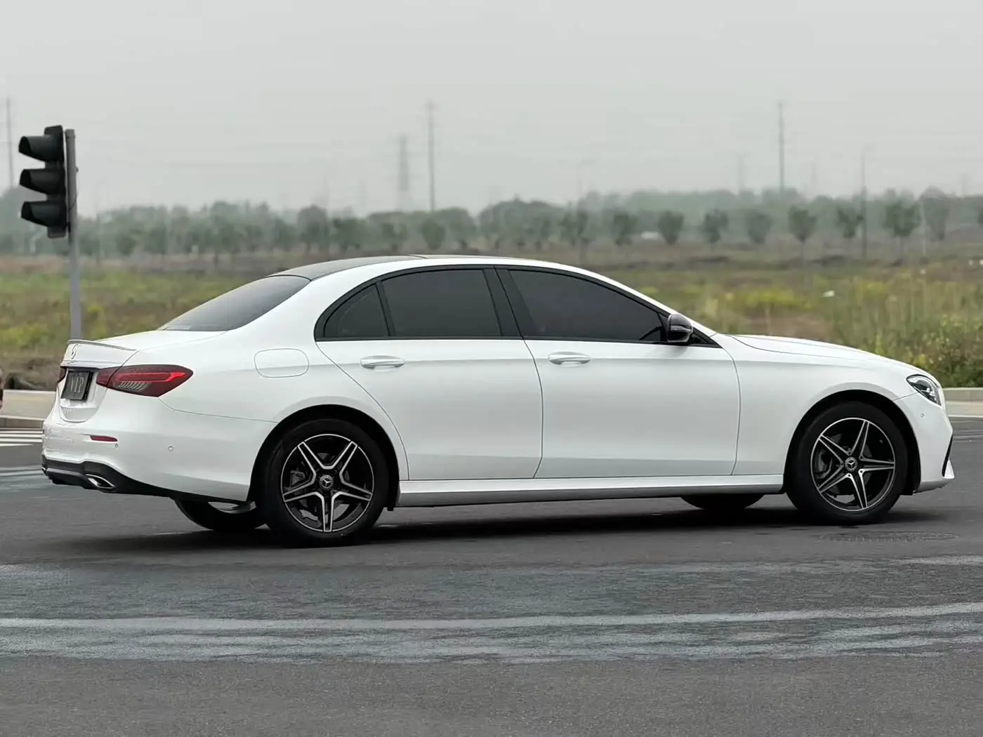 Mercedes-Benz E-Class 2024 — Şəkil 17/18