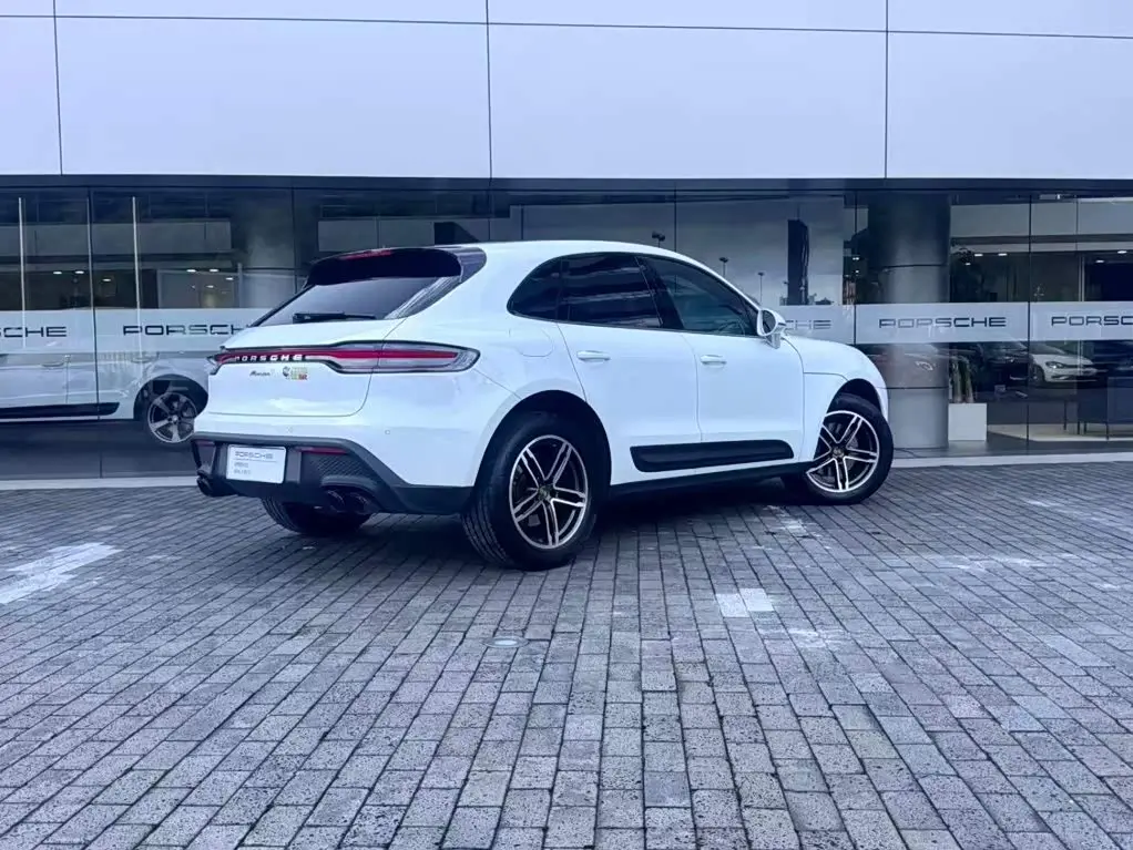 Porsche Macan 2024 — Фото 8/17