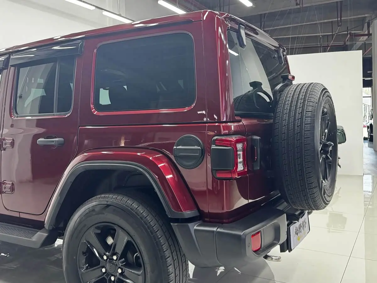 Jeep Wrangler 2024 — Фото 14/18