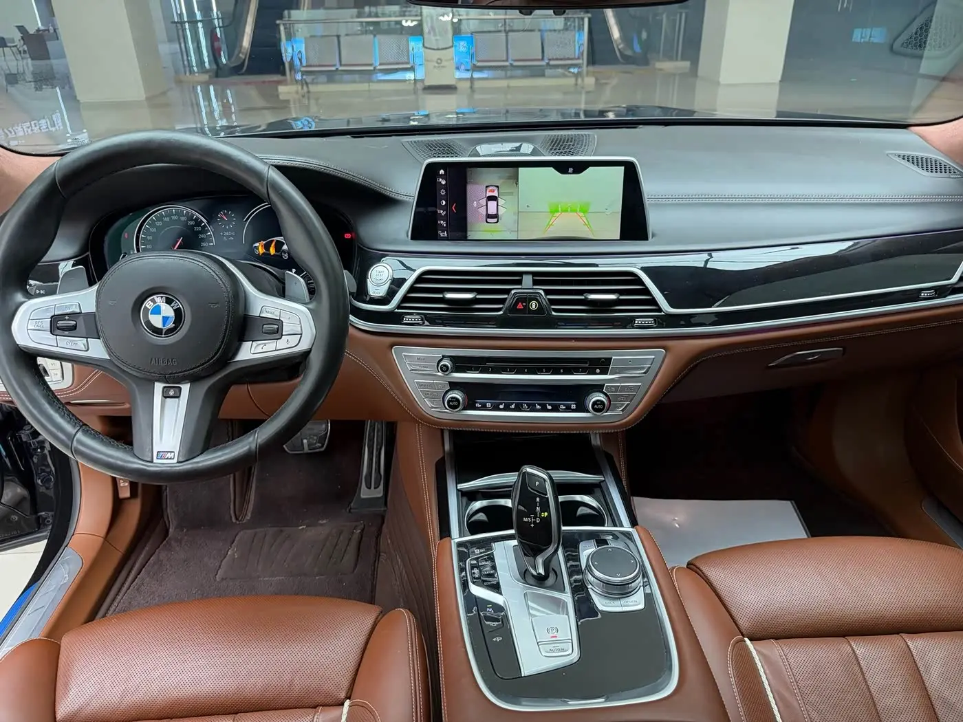 BMW 7 Series 2019 — Фото 10/18