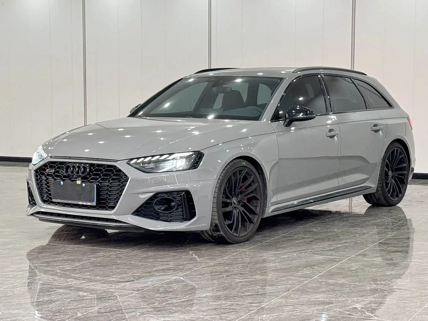 Audi RS 4 2025 — Фото 1/20