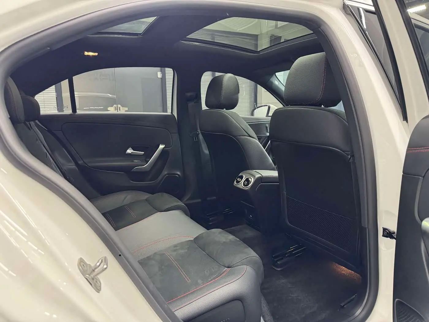 Mercedes-Benz A-Class 2025 — Фото 15/17