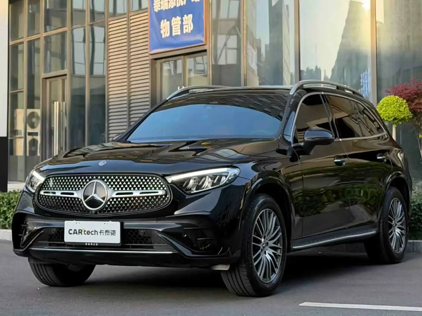 Mercedes-Benz GLC 2025 — Фото 1/9