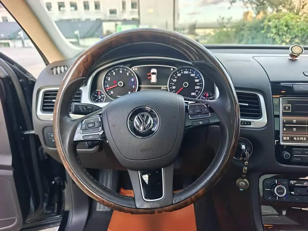 Volkswagen Touareg 2015 — Şəkil 11/20