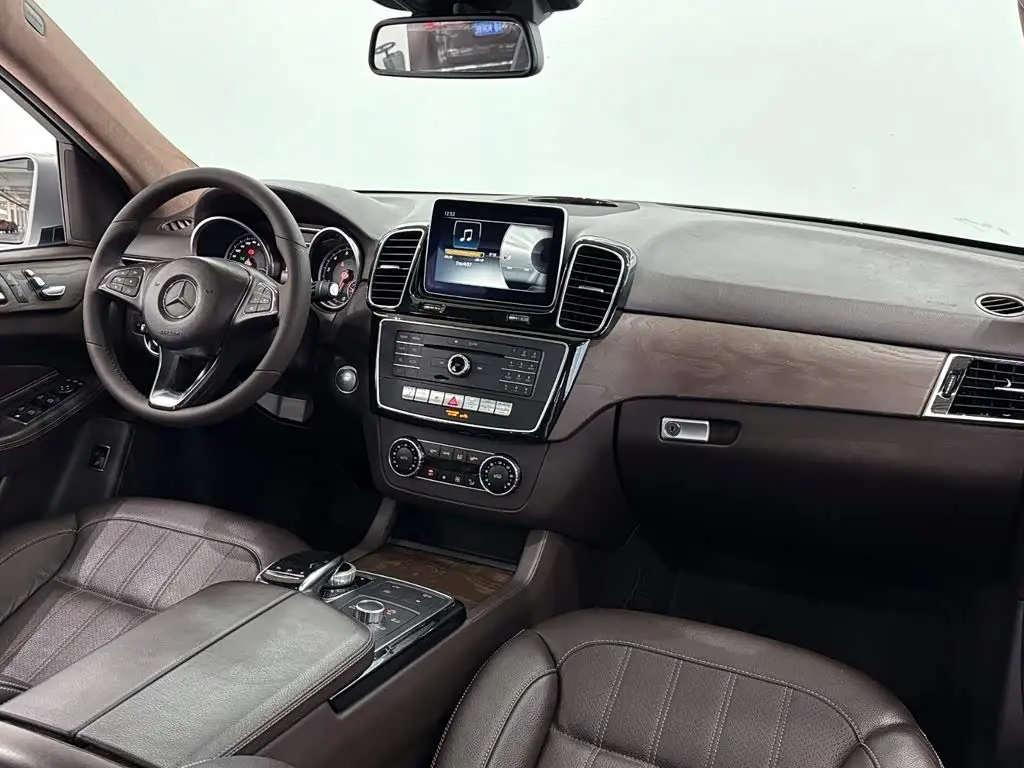 Mercedes-Benz GLE 2016 — Photo 11/15