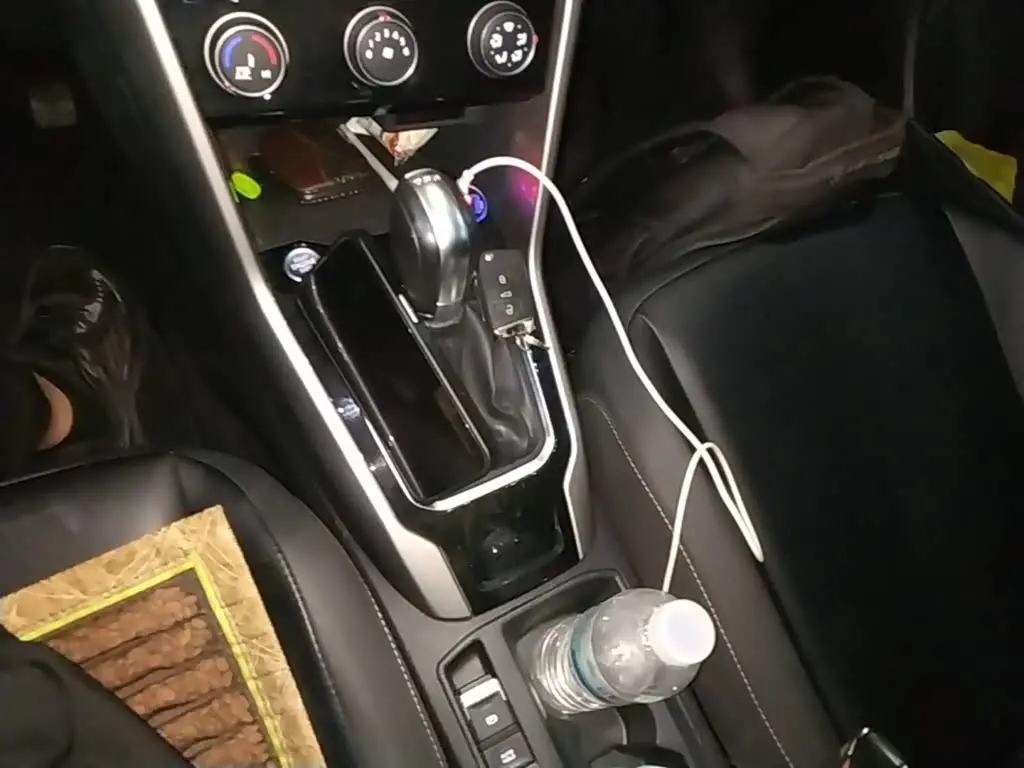 Volkswagen T-ROC 2023 — Photo 14/20