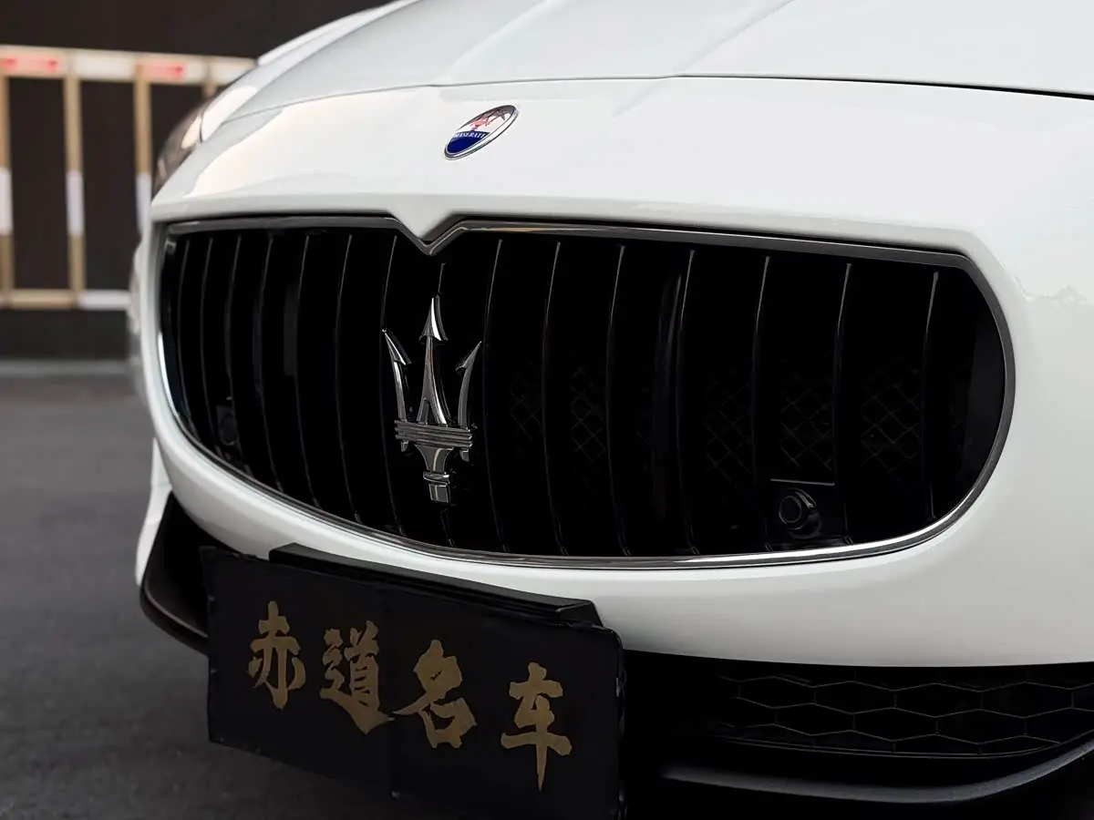 Maserati Quattroporte 2015 — Şəkil 8/20