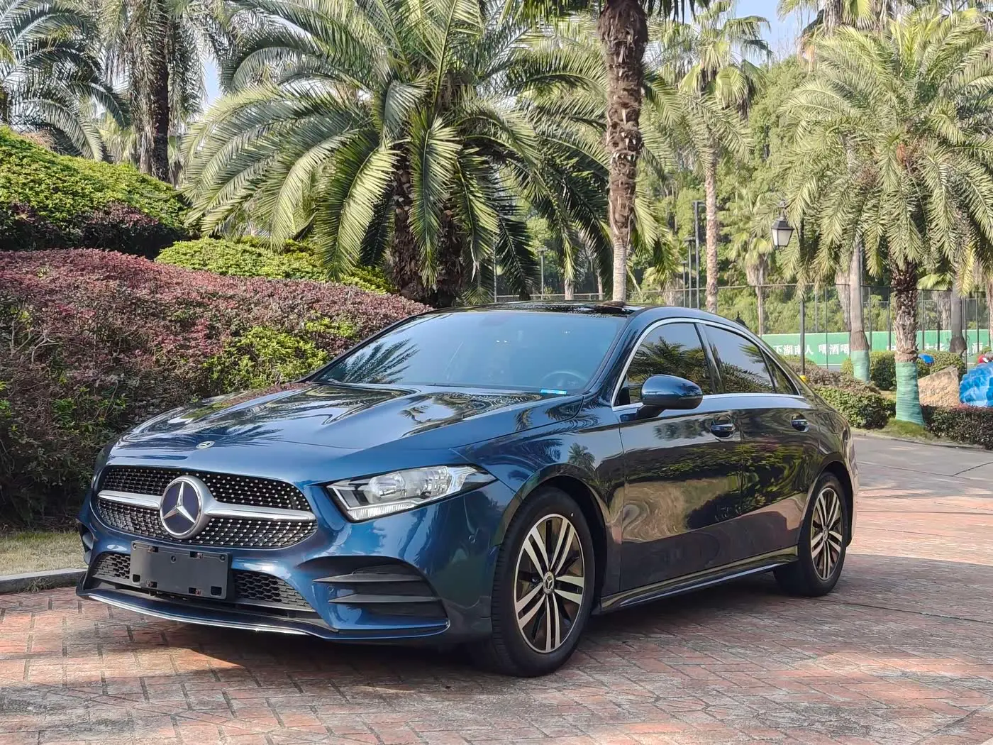 Mercedes-Benz A-Class 2019 — Photo 1/15