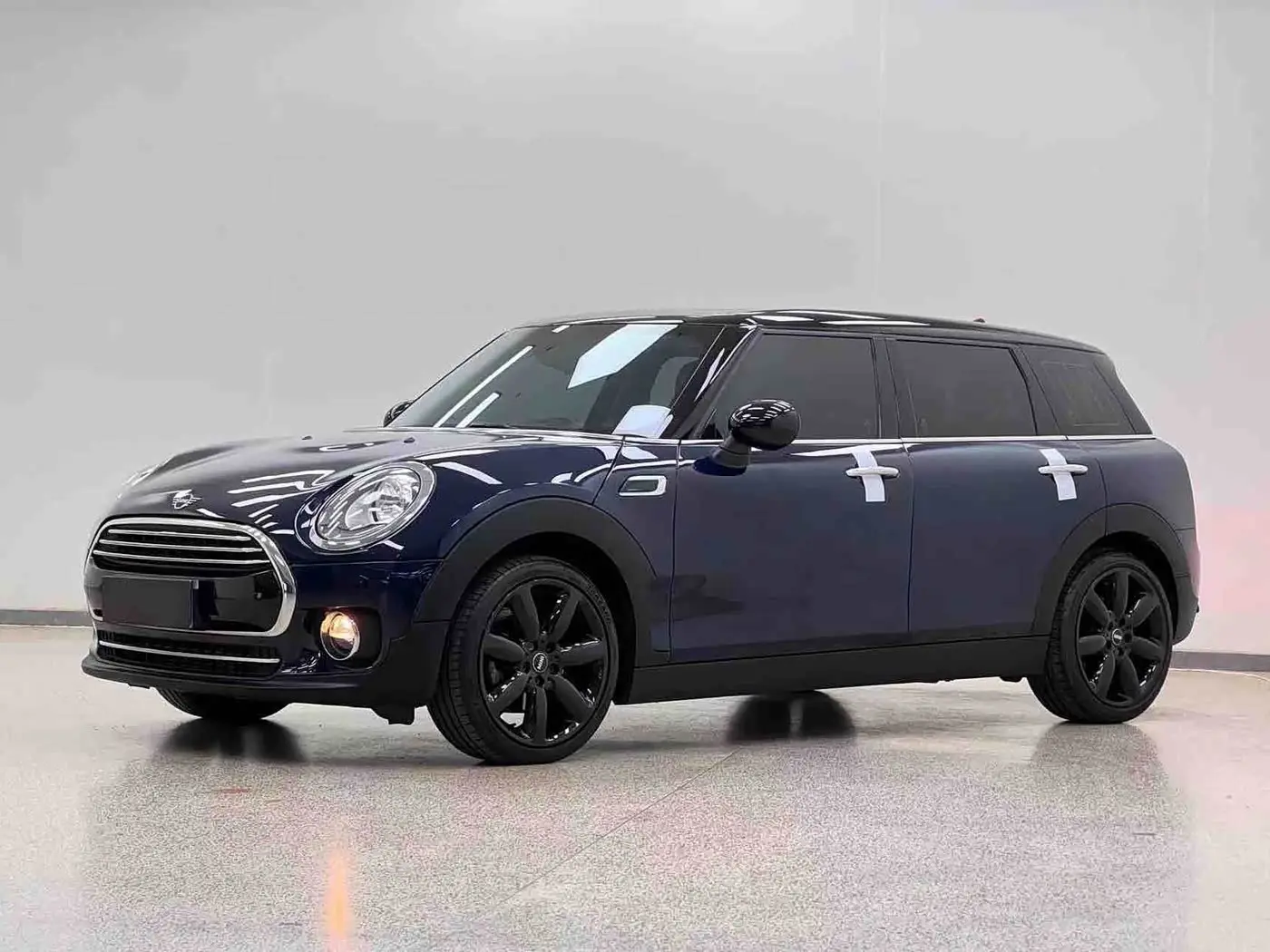 MINI CLUBMAN 2019 — Photo 1/20