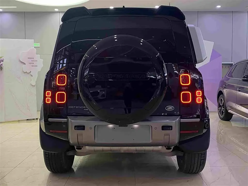 Land Rover Defender 2022 — Photo 15/17