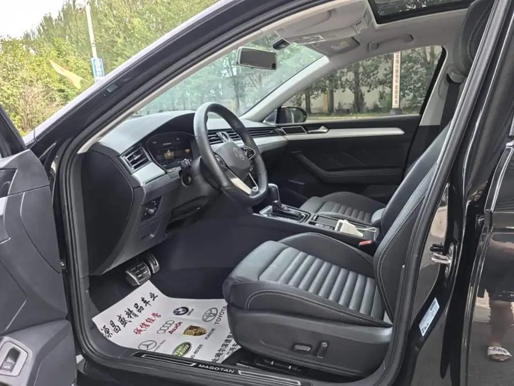 Volkswagen Magotan 2025 — Photo 8/18