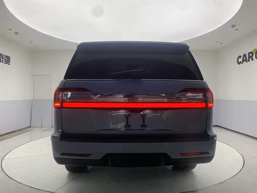Lincoln Navigator 2023 — Photo 6/20