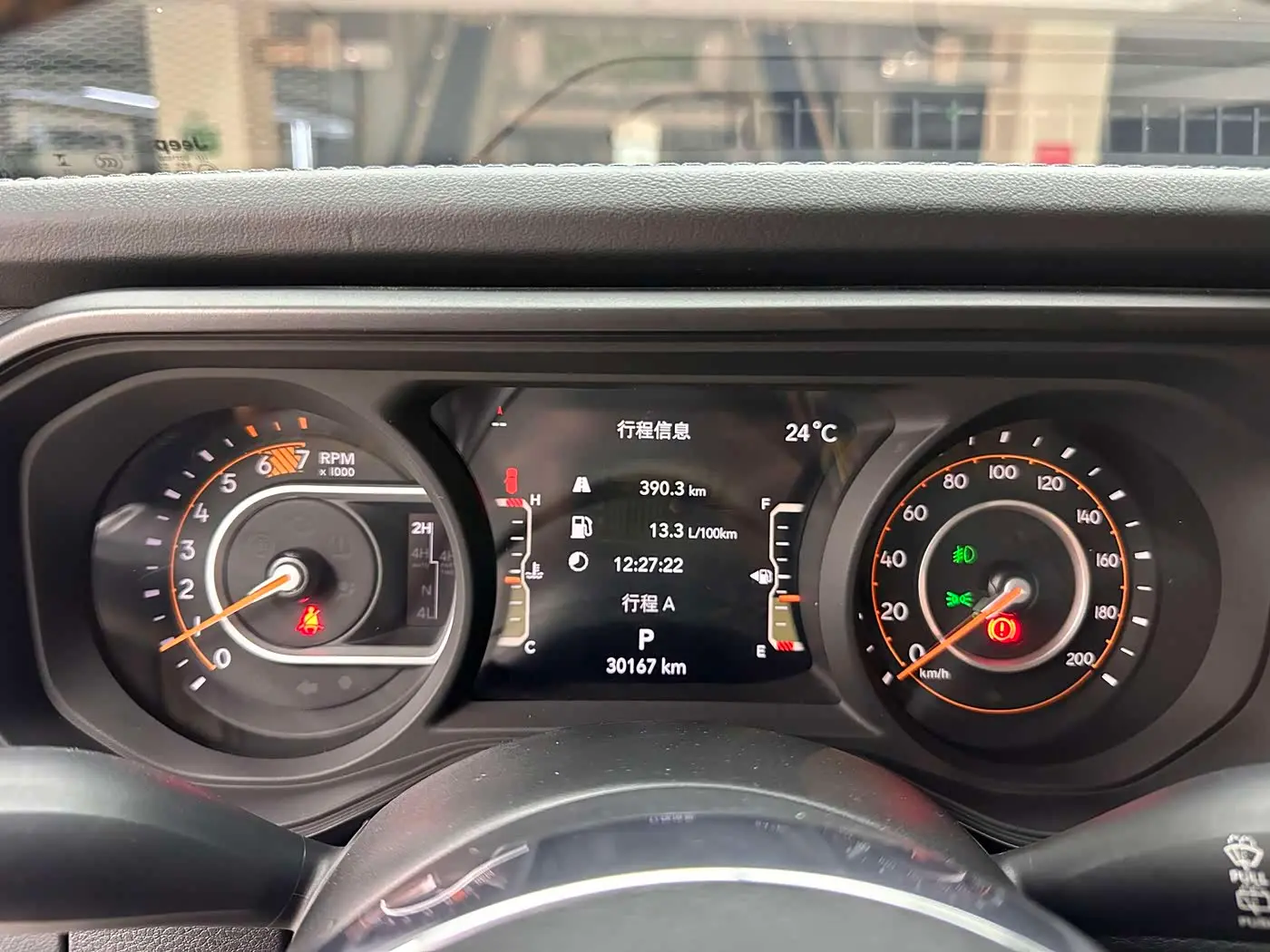 Jeep Wrangler 2023 — Фото 17/18