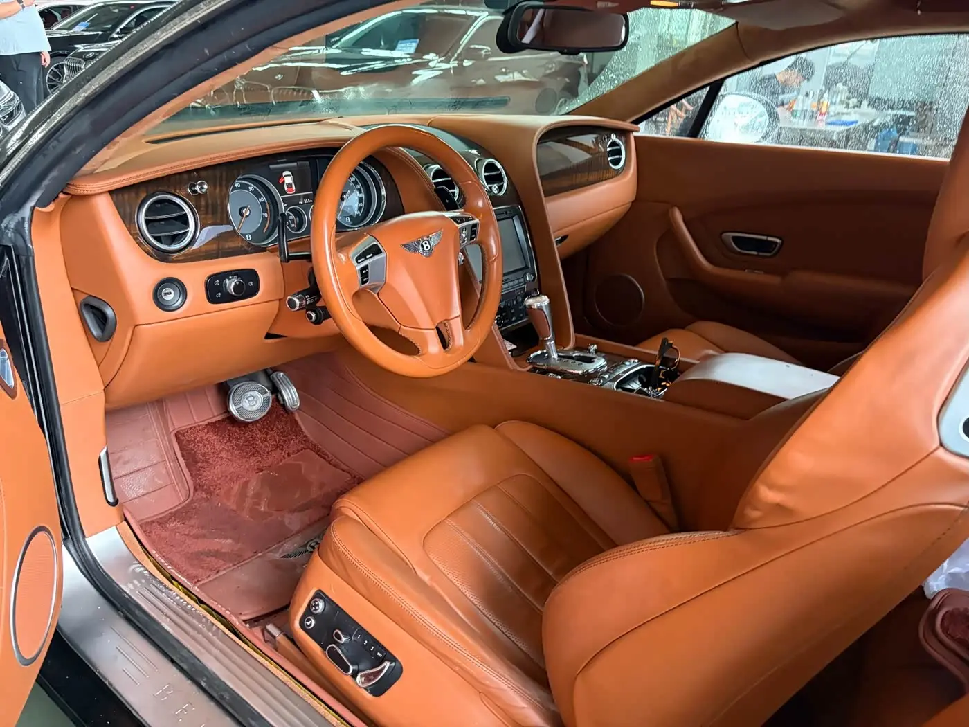 Bentley Continental 2015 — Фото 4/14