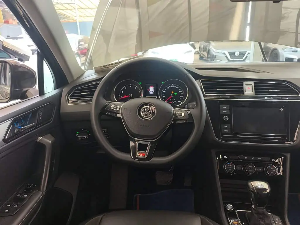 Volkswagen Tiguan L 2019 — Фото 7/20