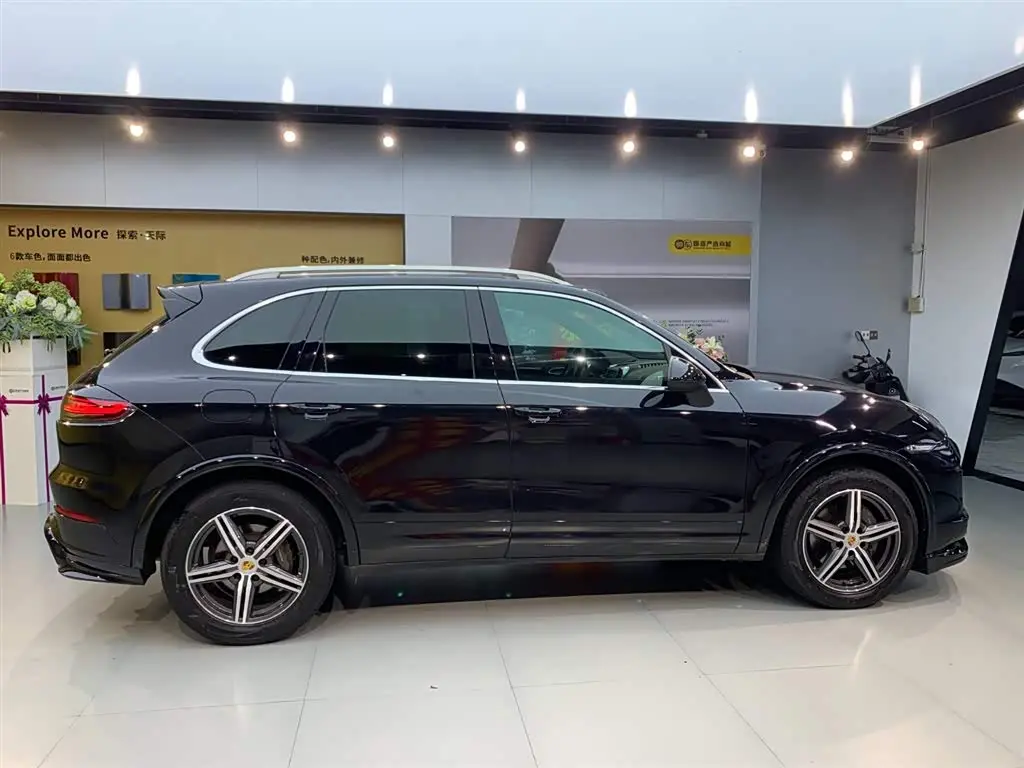 Porsche Cayenne 2012 — Photo 9/20