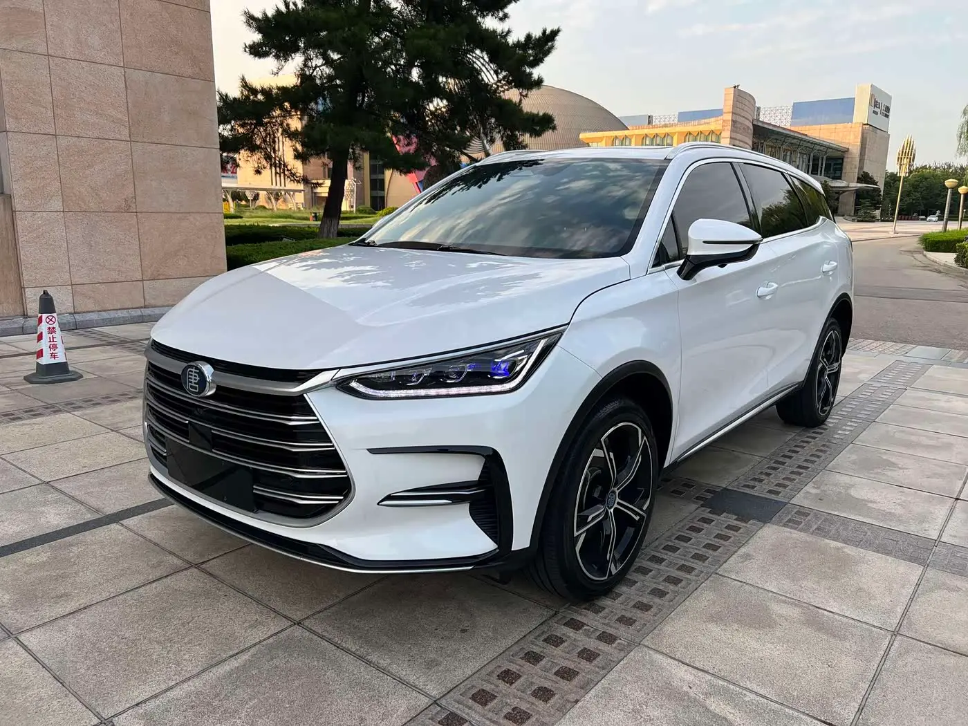 BYD Tang New Energy 2022 — Фото 3/16