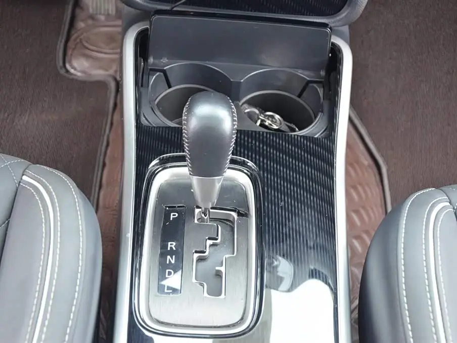 Mitsubishi Outlander 2022 — Photo 8/16