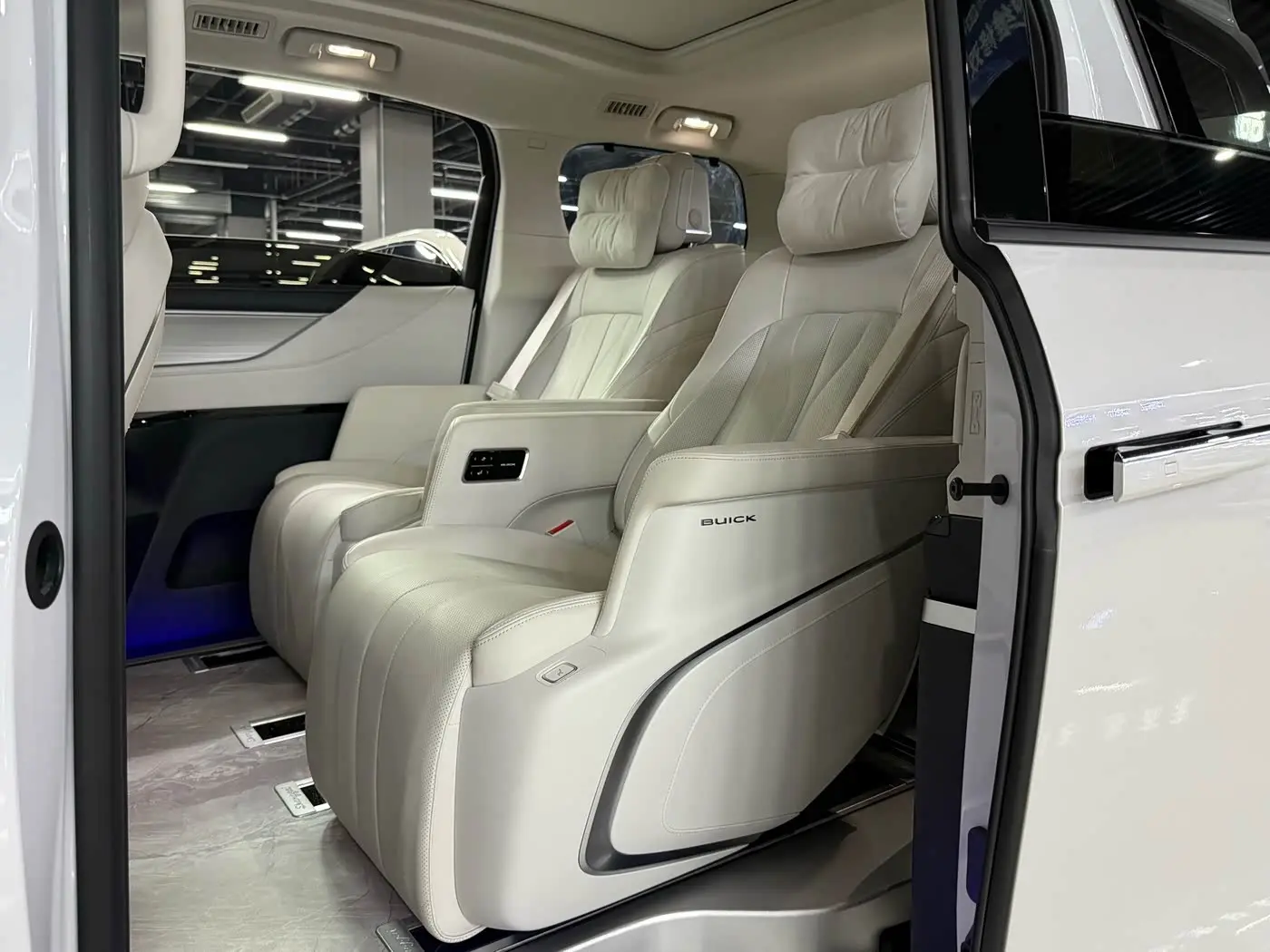 Buick GL8 New Energy 2024 — Photo 10/12