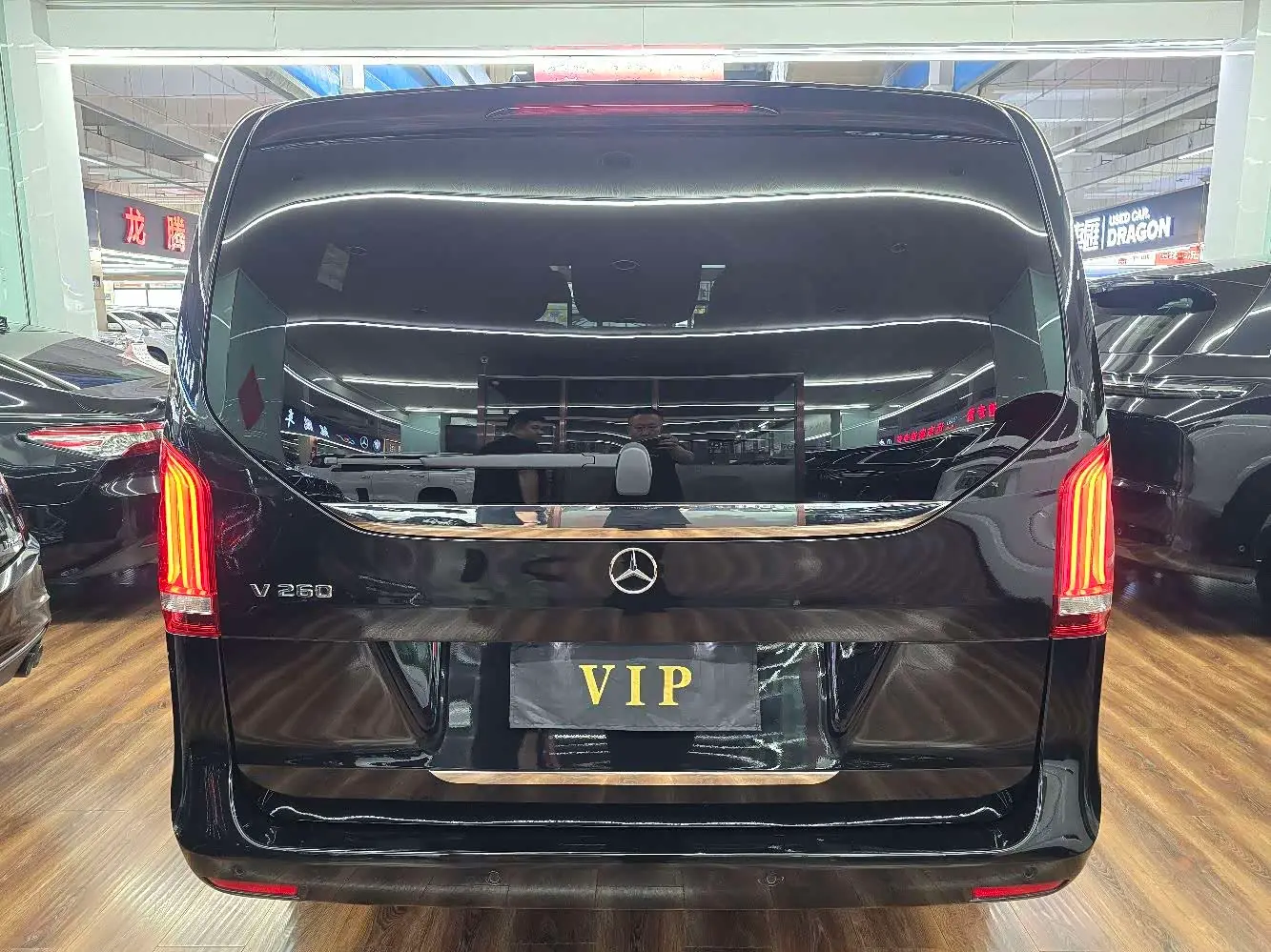 Mercedes-Benz V-Class 2020 — Photo 7/20