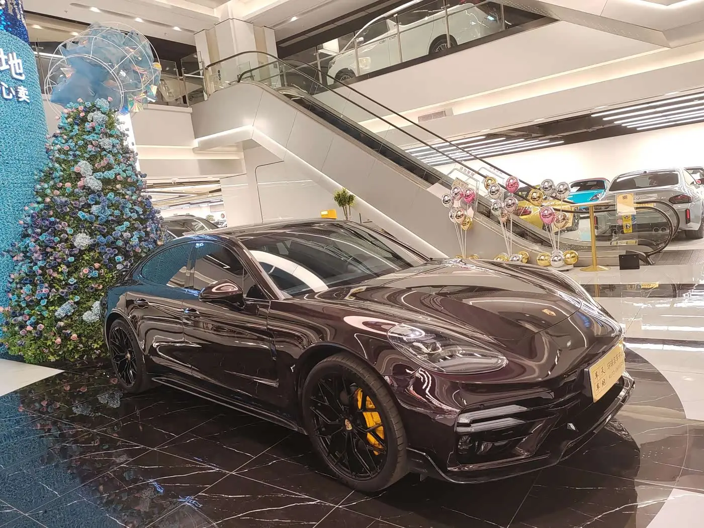 Porsche Panamera 2017 — Фото 1/9