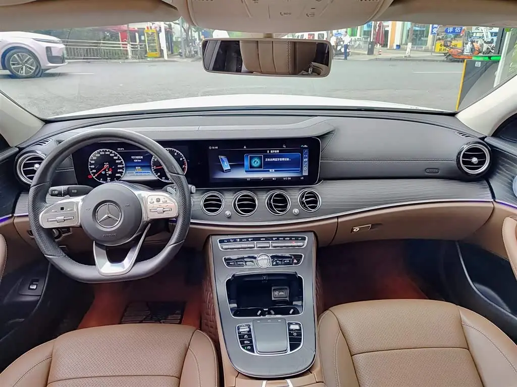Mercedes-Benz E-Class 2019 — Photo 10/11