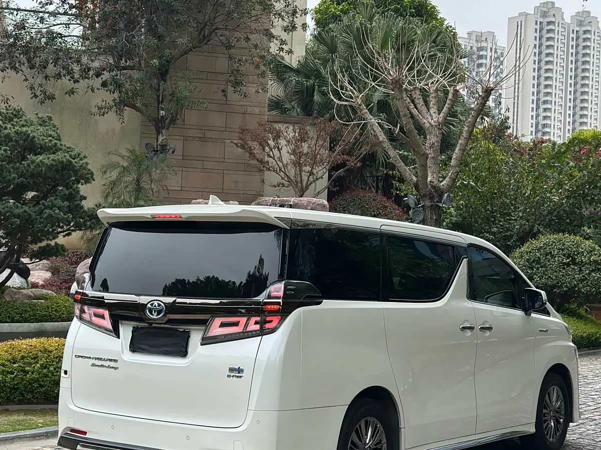 Toyota Vellfire 2023 — ფოტო 9/9