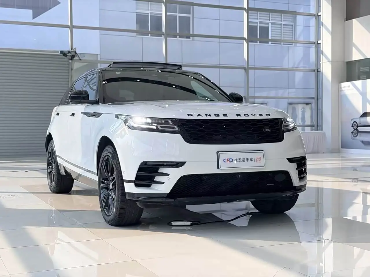Land Rover Range Rover Velar 2023 — Фото 3/20