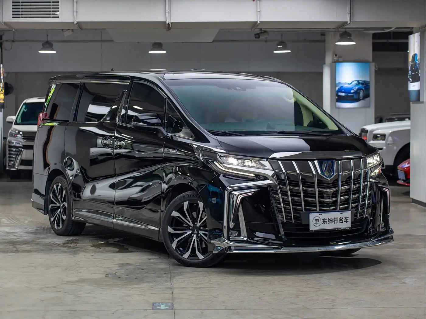 Toyota Alphard 2022 — Photo 3/20