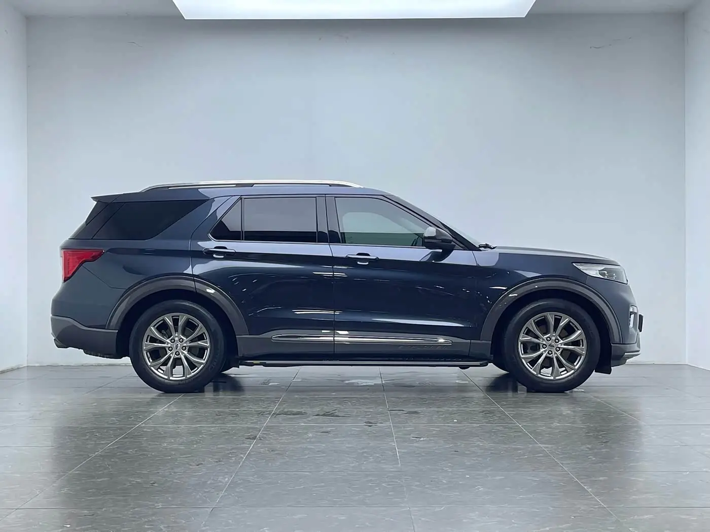 Ford Explorer 2021 — Photo 7/20