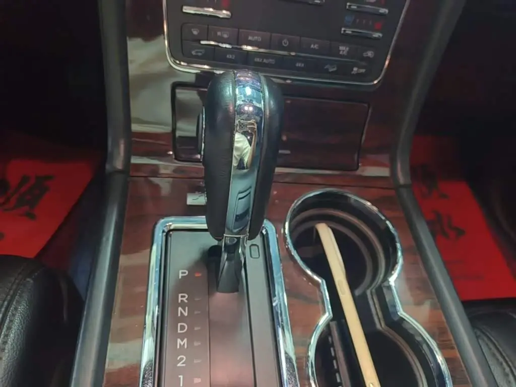 Lincoln Navigator 2016 — Şəkil 14/20