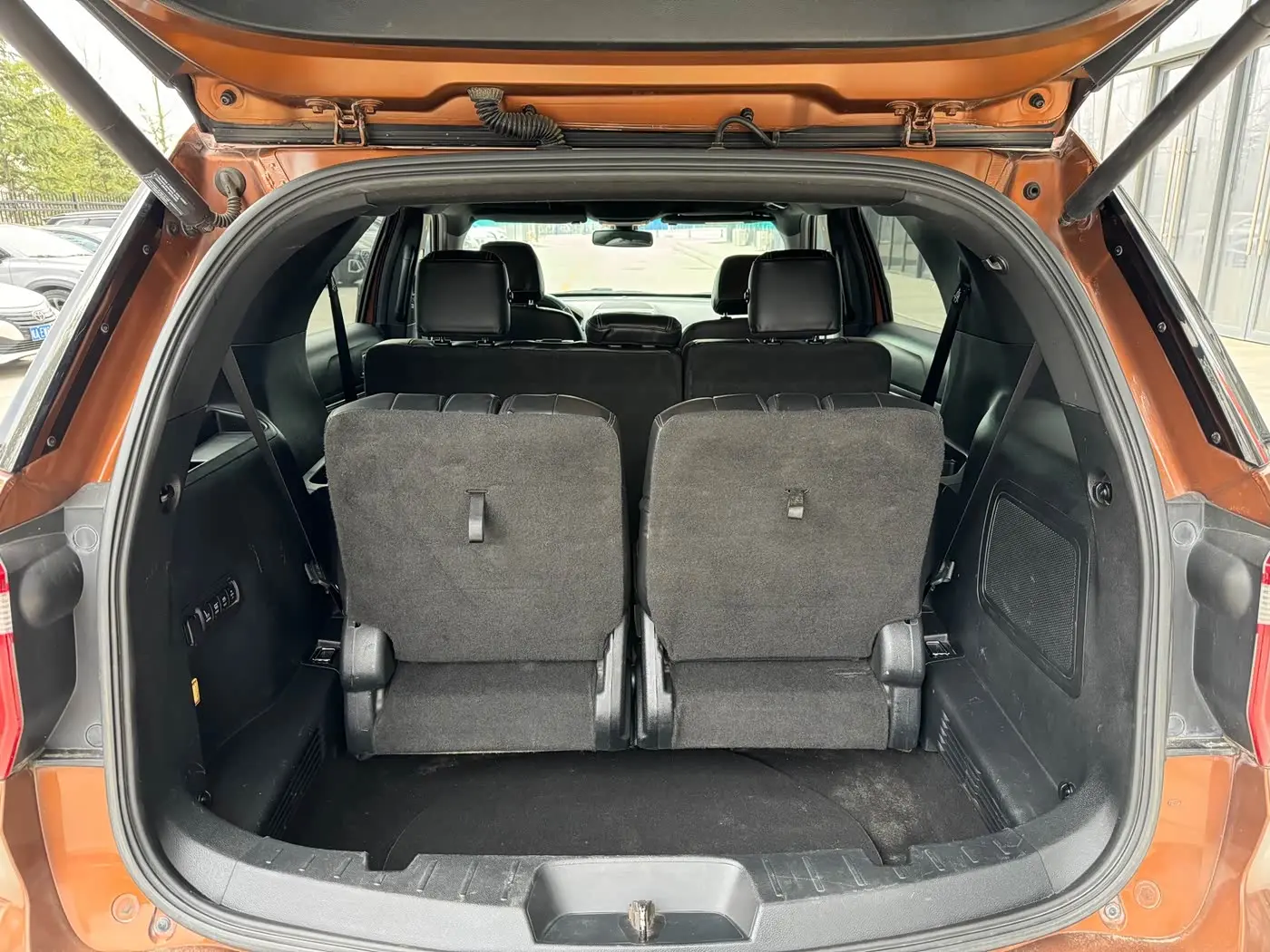 Ford Explorer 2019 — ფოტო 14/15