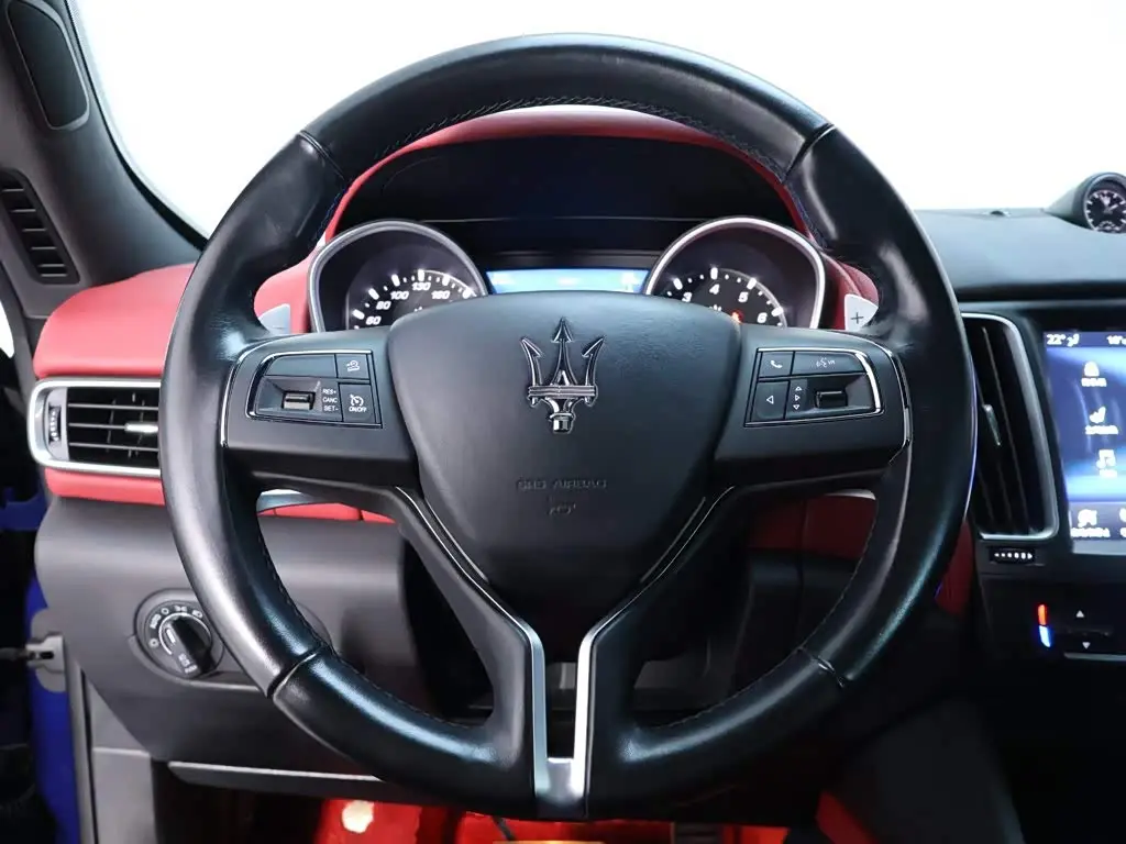Maserati Levante 2021 — Фото 16/20