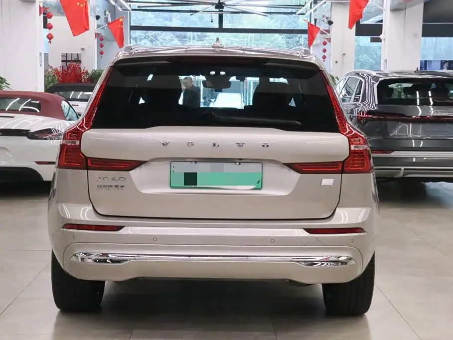Volvo XC60 Plug-in Hybrid 2024 — Photo 3/19