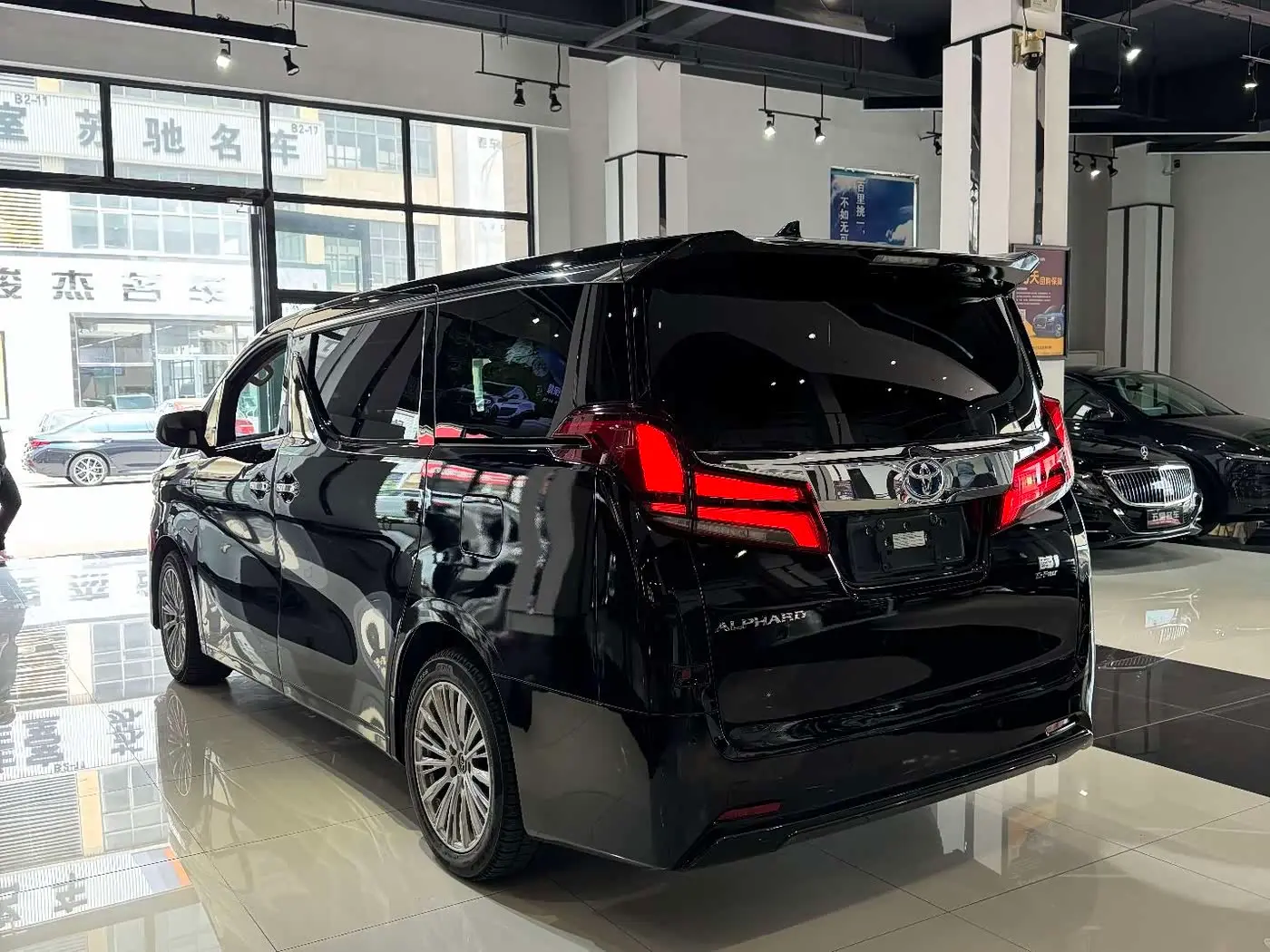 Toyota Alphard 2020 — Photo 7/9