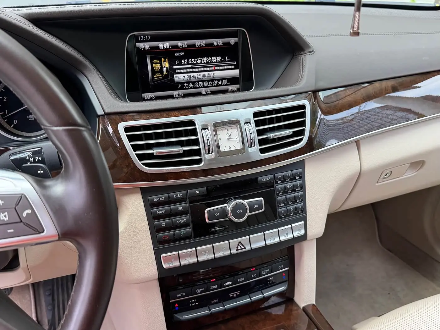 Mercedes-Benz E-Class 2014 — Фото 13/14