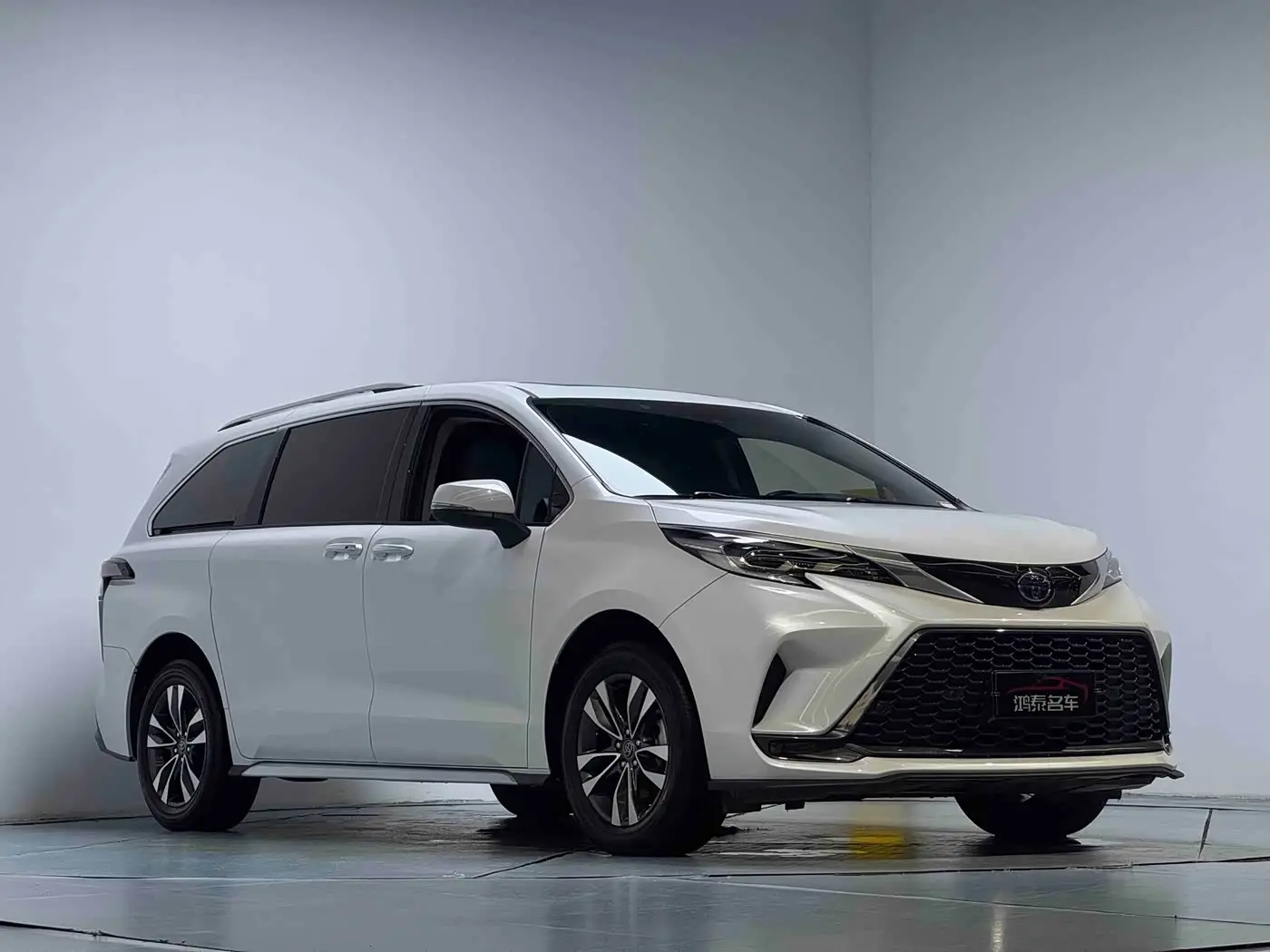 Toyota Granvia 2024 — Photo 4/19