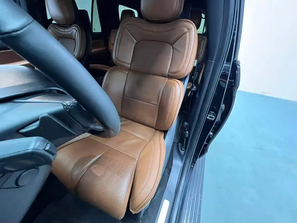 Lincoln Navigator 2018 — Photo 4/20