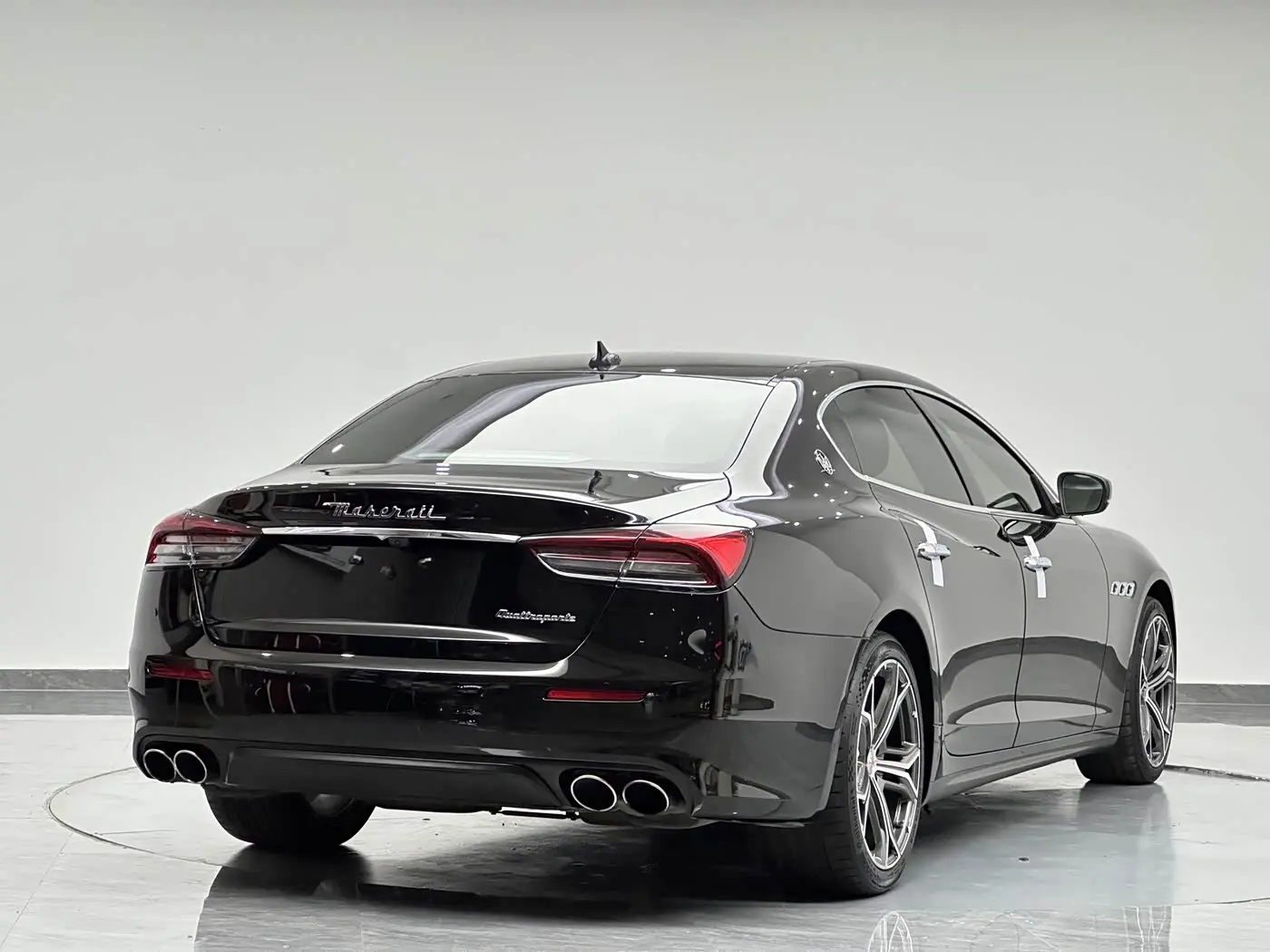 Maserati Quattroporte 2017 — Фото 6/20