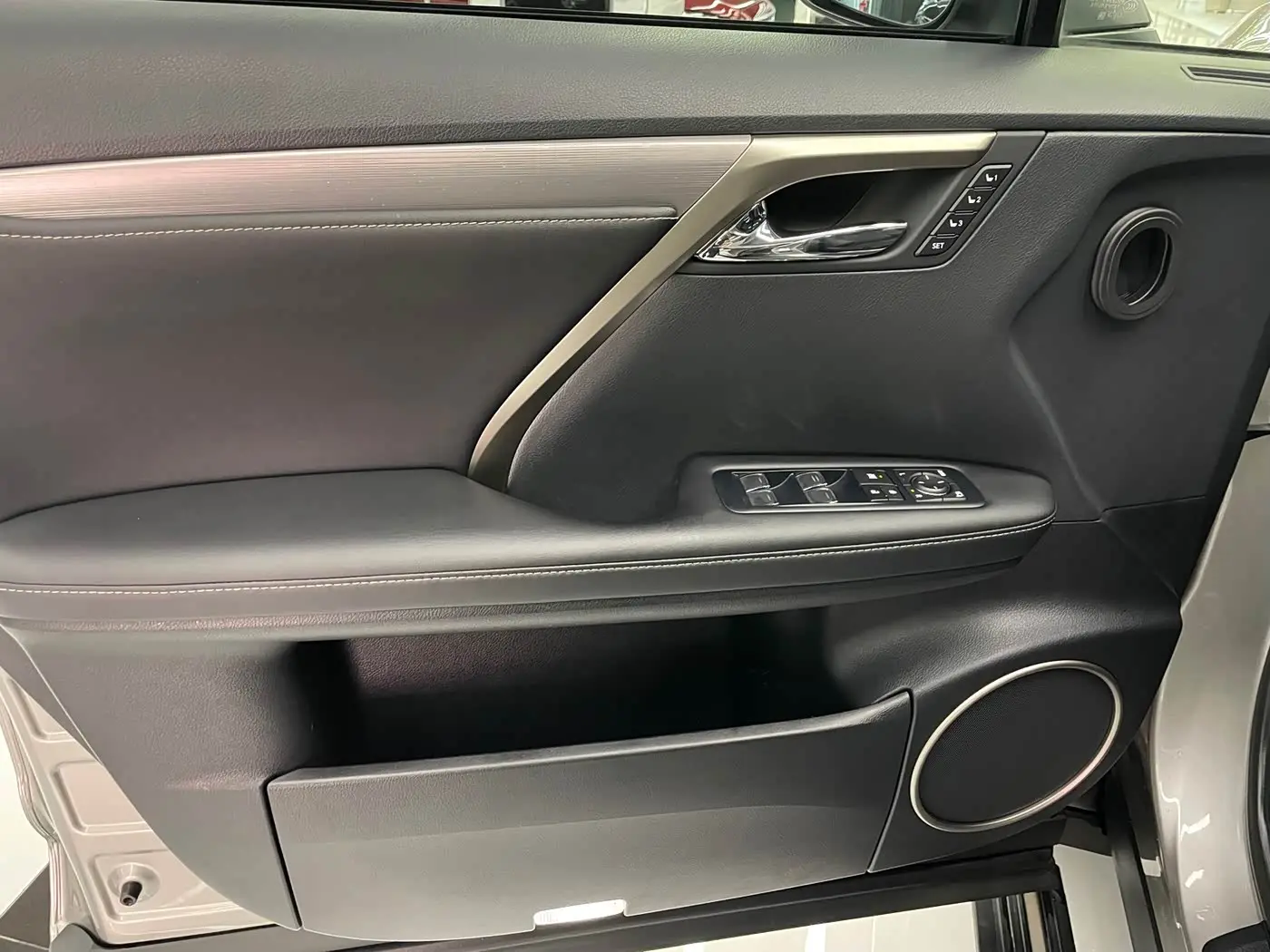 Lexus RX 2017 — Şəkil 19/20
