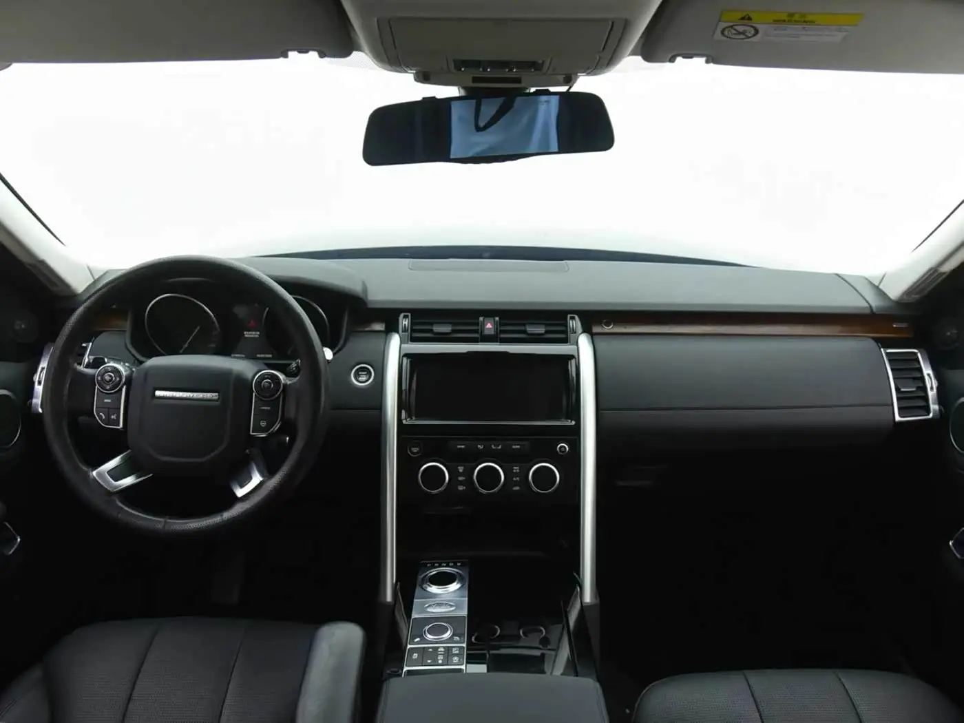 Land Rover Discovery 2017 — Фото 11/16