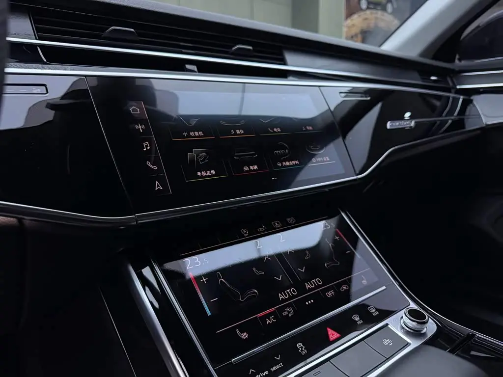 Audi A8 2018 — Фото 15/16