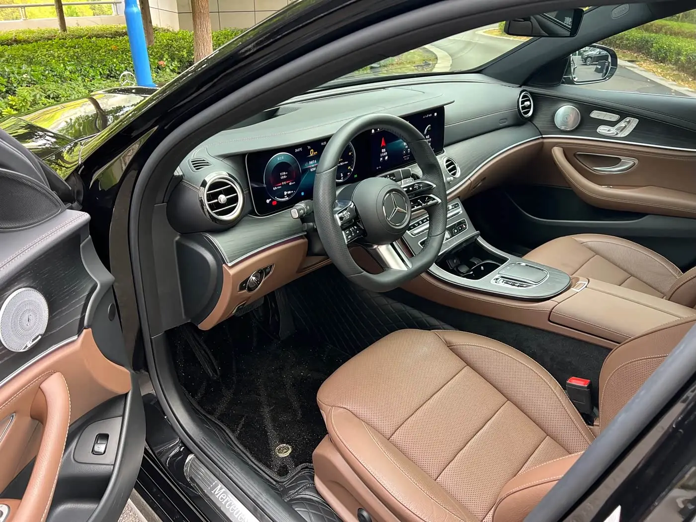 Mercedes-Benz E-Class 2021 — Photo 6/12