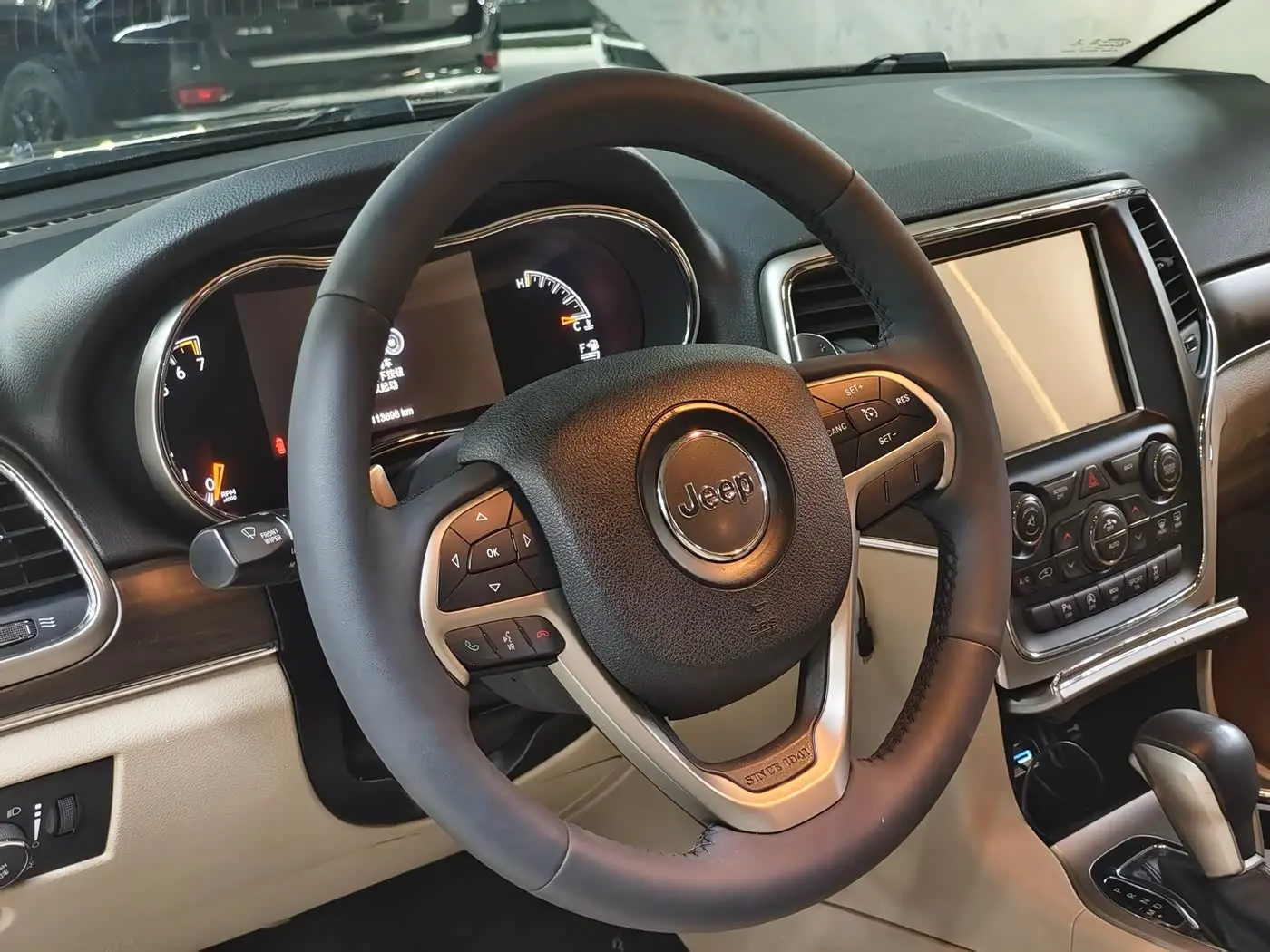Jeep Grand Cherokee 2020 — Фото 5/19